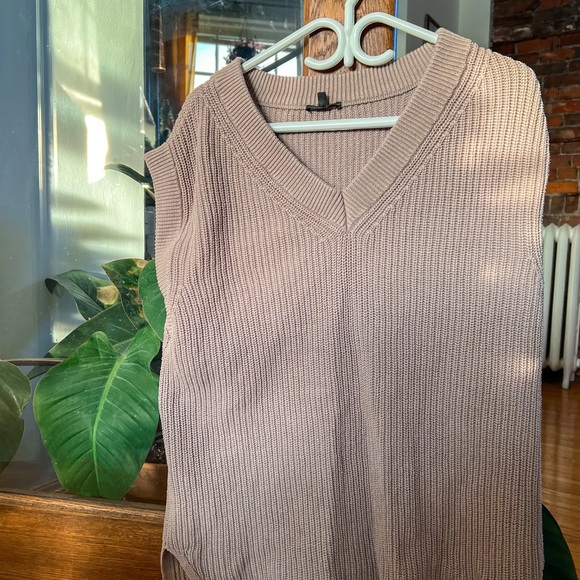 Sleeveless Taupe Sweater Vest - Picture 3 of 4